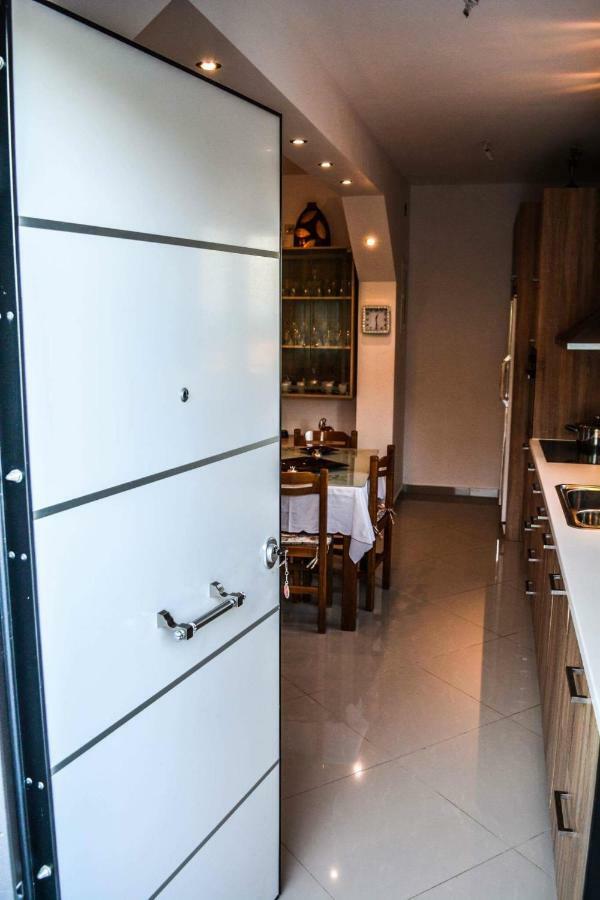 Sofia'S Seaview Villa Near Airport And Beach 아르테미다 외부 사진